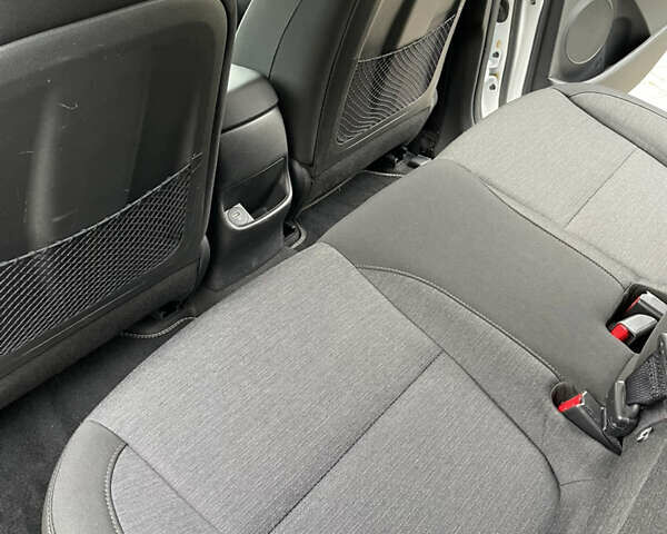 Хендай Kona Electric, объемом двигателя 0 л и пробегом 76 тыс. км за 16900 $, фото 13 на Automoto.ua