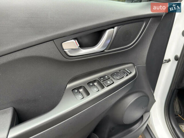 Хендай Kona Electric, объемом двигателя 0 л и пробегом 24 тыс. км за 19800 $, фото 43 на Automoto.ua