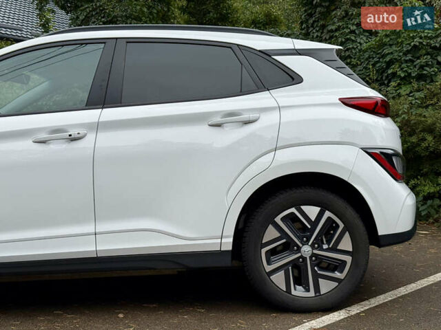 Хендай Kona Electric, объемом двигателя 0 л и пробегом 24 тыс. км за 19800 $, фото 10 на Automoto.ua