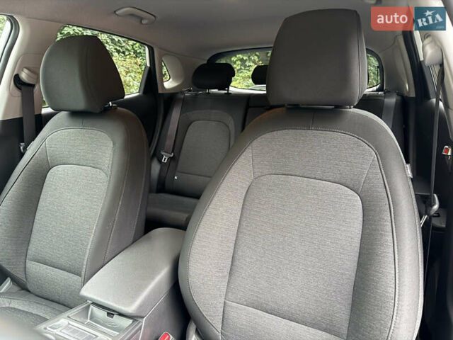 Хендай Kona Electric, объемом двигателя 0 л и пробегом 24 тыс. км за 19800 $, фото 46 на Automoto.ua