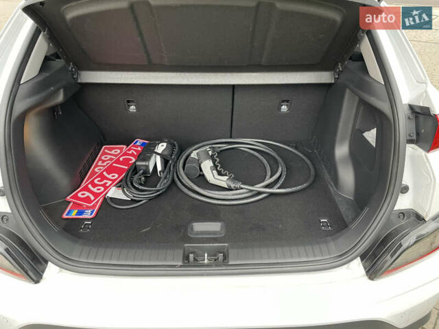 Хендай Kona Electric, объемом двигателя 0 л и пробегом 76 тыс. км за 16900 $, фото 21 на Automoto.ua
