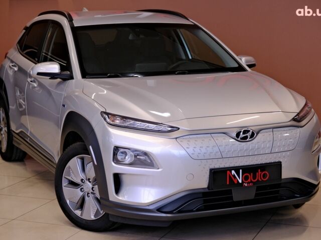 Серый Хендай Kona Electric, объемом двигателя 0 л и пробегом 88 тыс. км за 20300 $, фото 3 на Automoto.ua