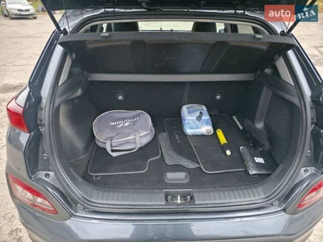 Серый Хендай Kona Electric, объемом двигателя 0 л и пробегом 89 тыс. км за 19500 $, фото 17 на Automoto.ua