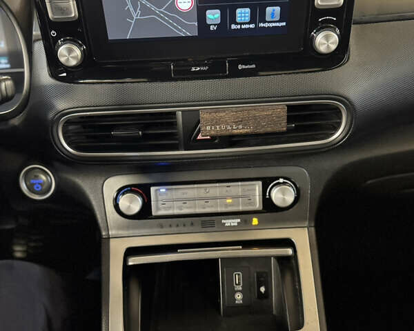 Серый Хендай Kona Electric, объемом двигателя 0 л и пробегом 137 тыс. км за 16700 $, фото 13 на Automoto.ua