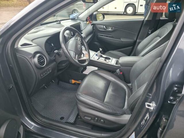 Серый Хендай Kona Electric, объемом двигателя 0 л и пробегом 89 тыс. км за 19500 $, фото 8 на Automoto.ua