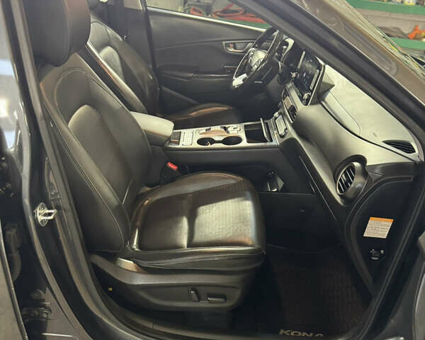 Серый Хендай Kona Electric, объемом двигателя 0 л и пробегом 137 тыс. км за 16700 $, фото 23 на Automoto.ua