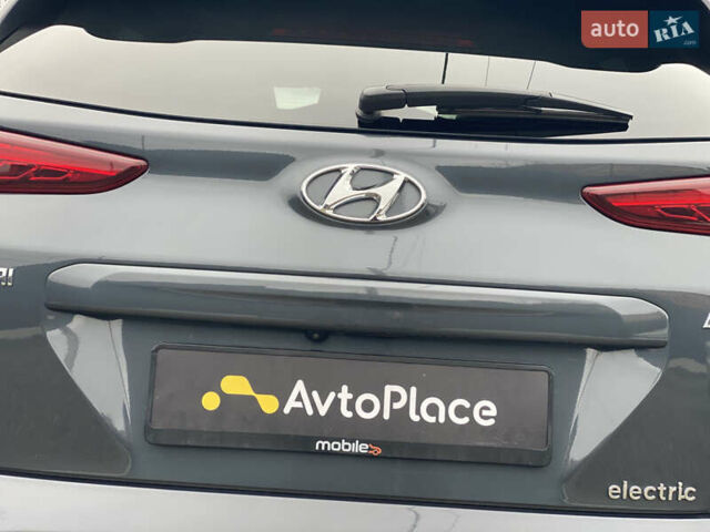 Серый Хендай Kona Electric, объемом двигателя 0 л и пробегом 89 тыс. км за 16900 $, фото 24 на Automoto.ua