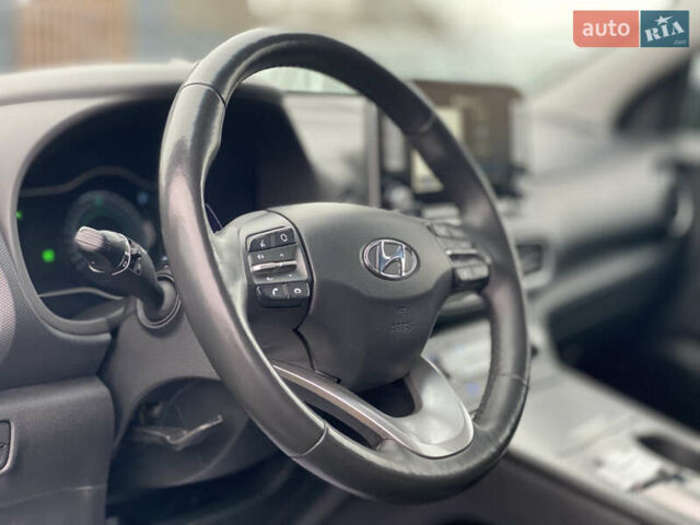 Серый Хендай Kona Electric, объемом двигателя 0 л и пробегом 89 тыс. км за 16900 $, фото 55 на Automoto.ua