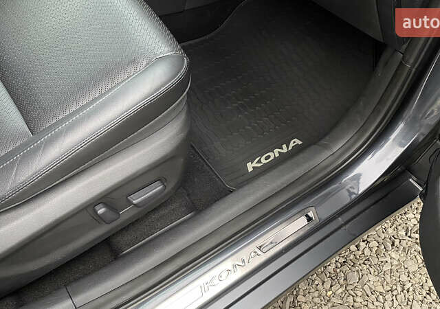 Серый Хендай Kona Electric, объемом двигателя 0 л и пробегом 89 тыс. км за 16900 $, фото 77 на Automoto.ua