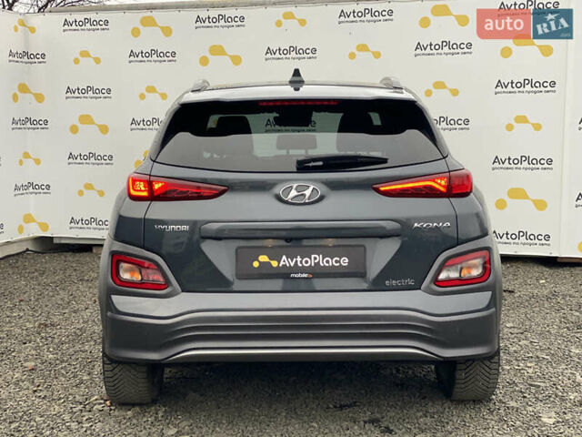 Серый Хендай Kona Electric, объемом двигателя 0 л и пробегом 89 тыс. км за 16900 $, фото 101 на Automoto.ua