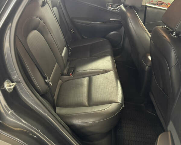 Серый Хендай Kona Electric, объемом двигателя 0 л и пробегом 137 тыс. км за 16700 $, фото 20 на Automoto.ua