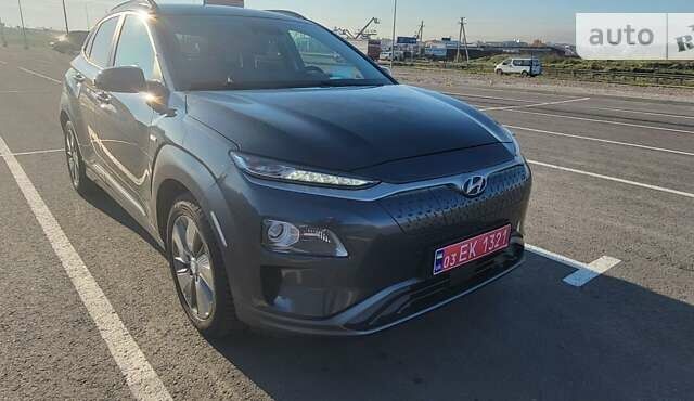 Серый Хендай Kona Electric, объемом двигателя 0 л и пробегом 106 тыс. км за 18950 $, фото 1 на Automoto.ua