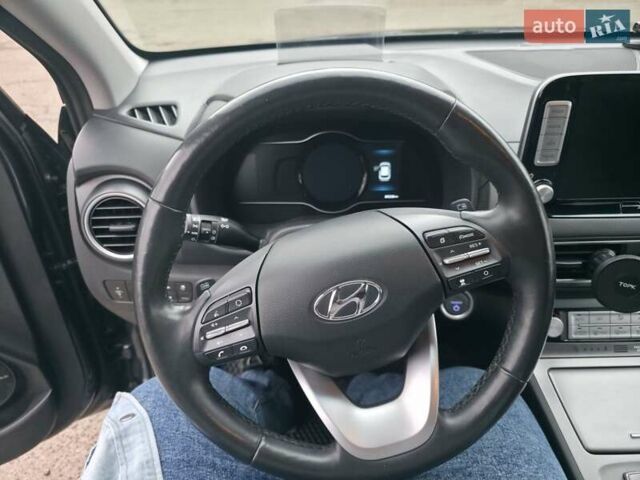 Серый Хендай Kona Electric, объемом двигателя 0 л и пробегом 89 тыс. км за 19500 $, фото 13 на Automoto.ua