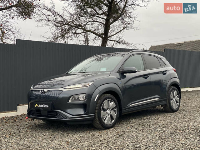 Серый Хендай Kona Electric, объемом двигателя 0 л и пробегом 89 тыс. км за 16900 $, фото 88 на Automoto.ua