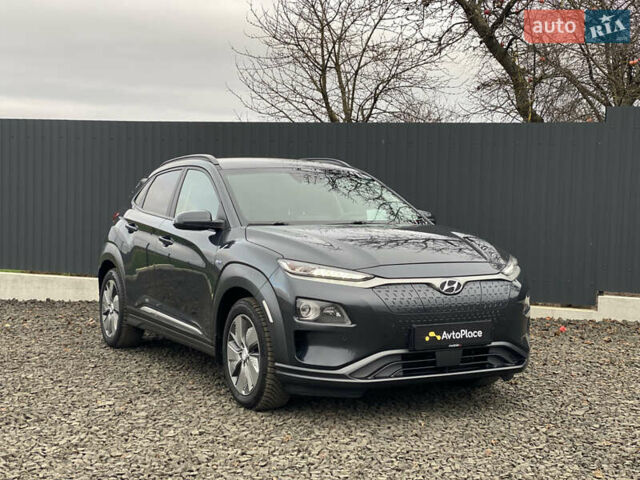 Серый Хендай Kona Electric, объемом двигателя 0 л и пробегом 89 тыс. км за 16900 $, фото 96 на Automoto.ua