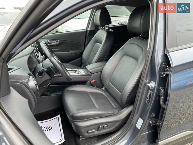 Серый Хендай Kona Electric, объемом двигателя 0 л и пробегом 89 тыс. км за 16900 $, фото 48 на Automoto.ua