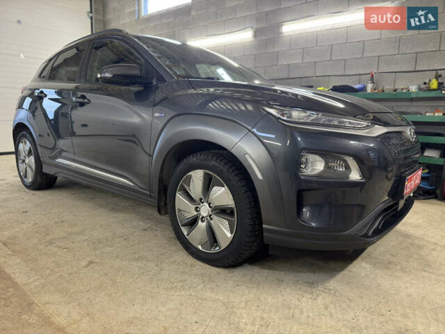 Серый Хендай Kona Electric, объемом двигателя 0 л и пробегом 137 тыс. км за 16700 $, фото 4 на Automoto.ua