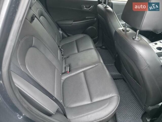 Серый Хендай Kona Electric, объемом двигателя 0 л и пробегом 89 тыс. км за 19500 $, фото 10 на Automoto.ua