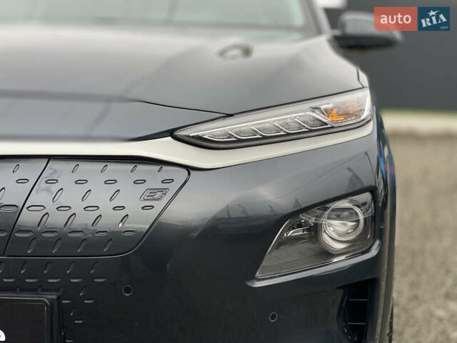 Серый Хендай Kona Electric, объемом двигателя 0 л и пробегом 89 тыс. км за 16900 $, фото 44 на Automoto.ua