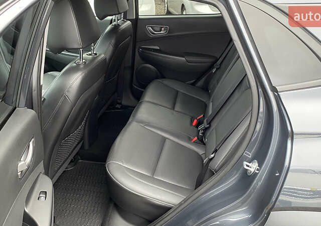 Серый Хендай Kona Electric, объемом двигателя 0 л и пробегом 89 тыс. км за 16900 $, фото 72 на Automoto.ua