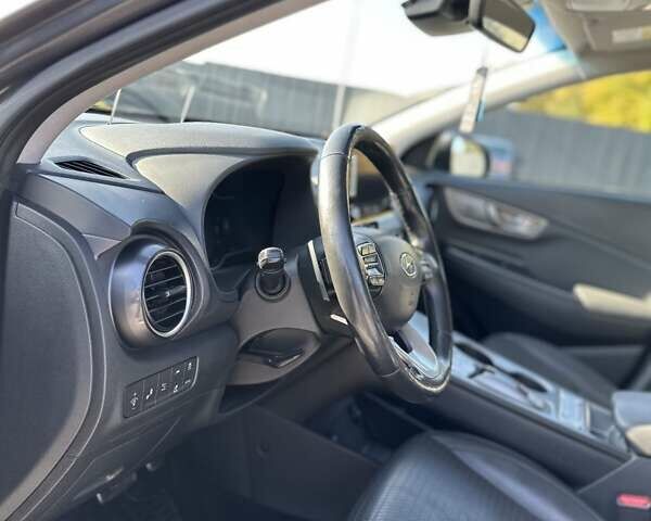 Сірий Хендай Kona Electric, об'ємом двигуна 0 л та пробігом 207 тис. км за 16800 $, фото 15 на Automoto.ua