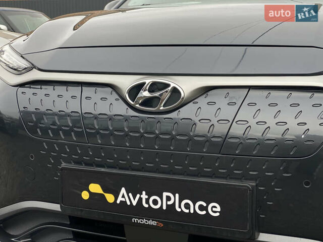 Серый Хендай Kona Electric, объемом двигателя 0 л и пробегом 89 тыс. км за 16900 $, фото 43 на Automoto.ua