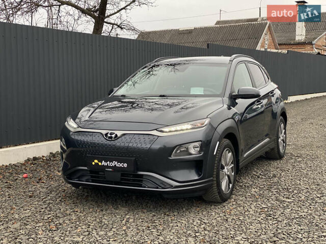 Серый Хендай Kona Electric, объемом двигателя 0 л и пробегом 89 тыс. км за 16900 $, фото 89 на Automoto.ua
