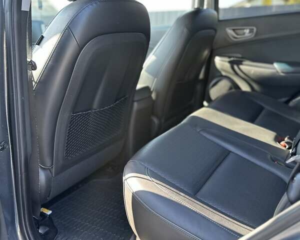 Сірий Хендай Kona Electric, об'ємом двигуна 0 л та пробігом 207 тис. км за 16800 $, фото 18 на Automoto.ua