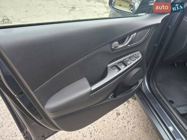 Серый Хендай Kona Electric, объемом двигателя 0 л и пробегом 89 тыс. км за 19500 $, фото 18 на Automoto.ua