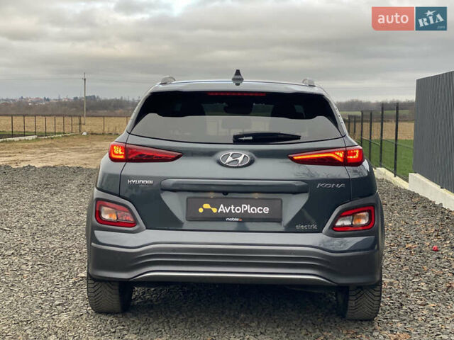 Серый Хендай Kona Electric, объемом двигателя 0 л и пробегом 89 тыс. км за 16900 $, фото 83 на Automoto.ua