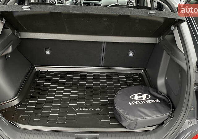 Серый Хендай Kona Electric, объемом двигателя 0 л и пробегом 89 тыс. км за 16900 $, фото 45 на Automoto.ua