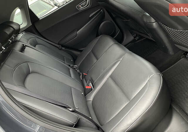 Серый Хендай Kona Electric, объемом двигателя 0 л и пробегом 89 тыс. км за 16900 $, фото 79 на Automoto.ua