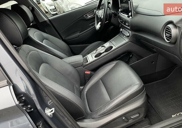 Серый Хендай Kona Electric, объемом двигателя 0 л и пробегом 89 тыс. км за 16900 $, фото 78 на Automoto.ua