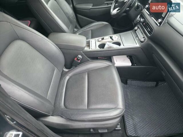 Серый Хендай Kona Electric, объемом двигателя 0 л и пробегом 89 тыс. км за 19500 $, фото 9 на Automoto.ua
