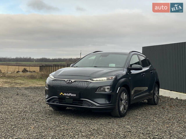 Серый Хендай Kona Electric, объемом двигателя 0 л и пробегом 89 тыс. км за 16900 $, фото 93 на Automoto.ua