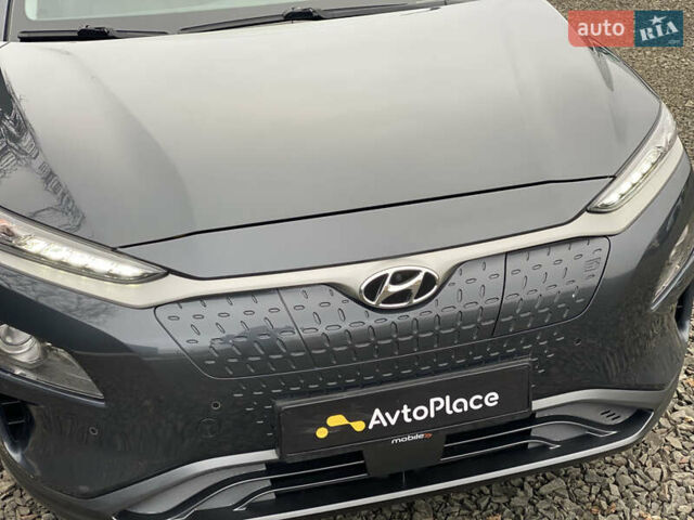 Серый Хендай Kona Electric, объемом двигателя 0 л и пробегом 89 тыс. км за 16900 $, фото 92 на Automoto.ua