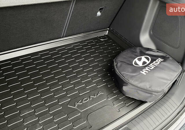 Серый Хендай Kona Electric, объемом двигателя 0 л и пробегом 89 тыс. км за 16900 $, фото 46 на Automoto.ua