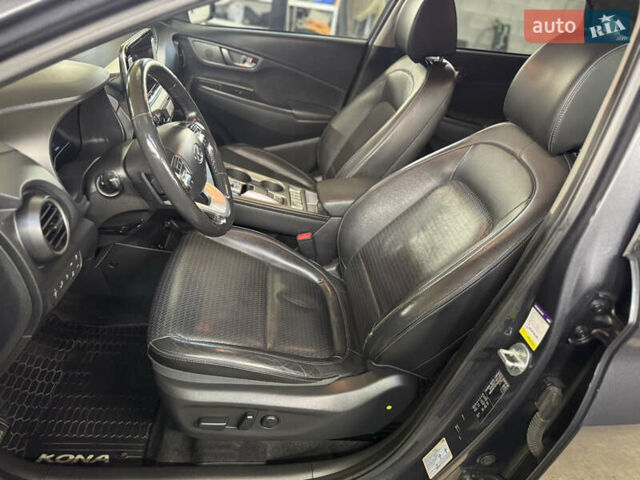 Серый Хендай Kona Electric, объемом двигателя 0 л и пробегом 137 тыс. км за 16700 $, фото 6 на Automoto.ua