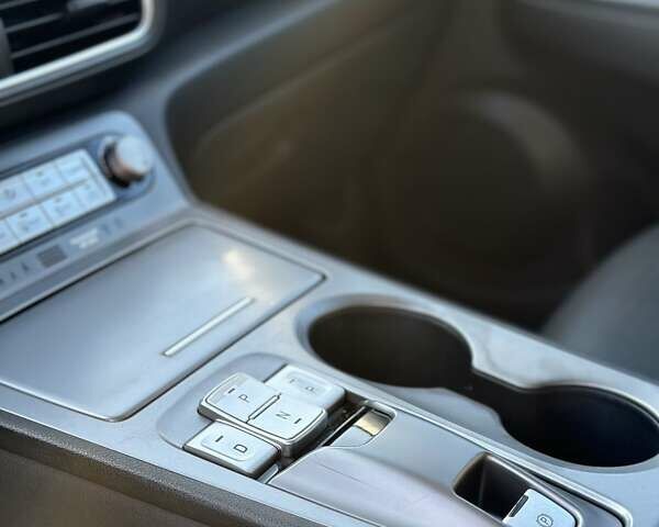 Сірий Хендай Kona Electric, об'ємом двигуна 0 л та пробігом 207 тис. км за 16800 $, фото 16 на Automoto.ua
