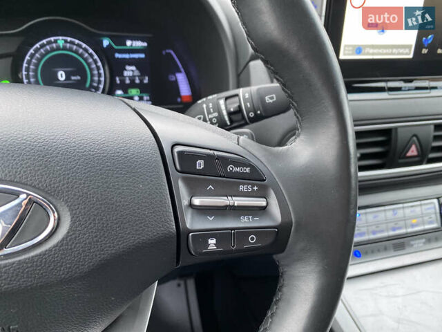 Серый Хендай Kona Electric, объемом двигателя 0 л и пробегом 89 тыс. км за 16900 $, фото 61 на Automoto.ua