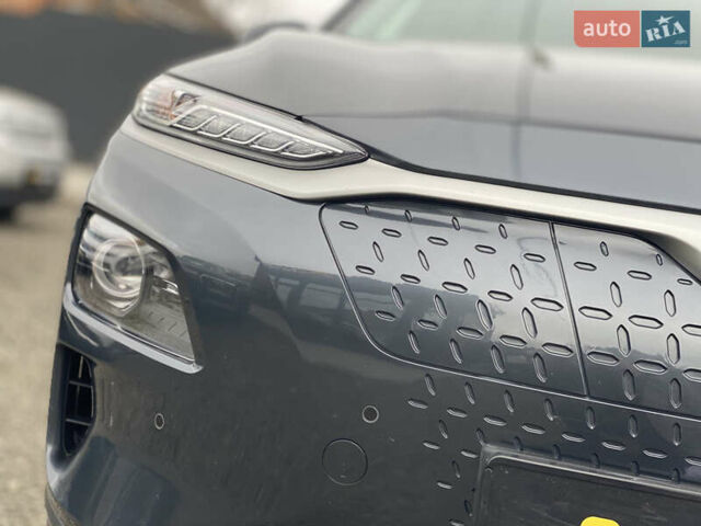 Серый Хендай Kona Electric, объемом двигателя 0 л и пробегом 89 тыс. км за 16900 $, фото 40 на Automoto.ua