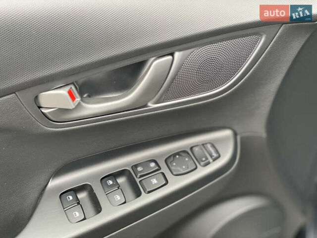 Серый Хендай Kona Electric, объемом двигателя 0 л и пробегом 89 тыс. км за 16900 $, фото 53 на Automoto.ua