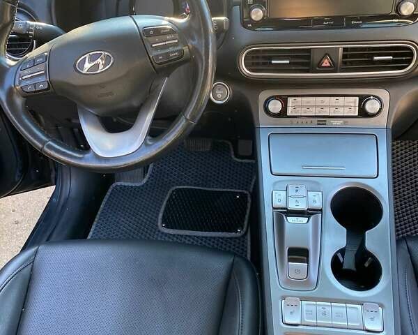 Сірий Хендай Kona Electric, об'ємом двигуна 0 л та пробігом 115 тис. км за 16600 $, фото 25 на Automoto.ua