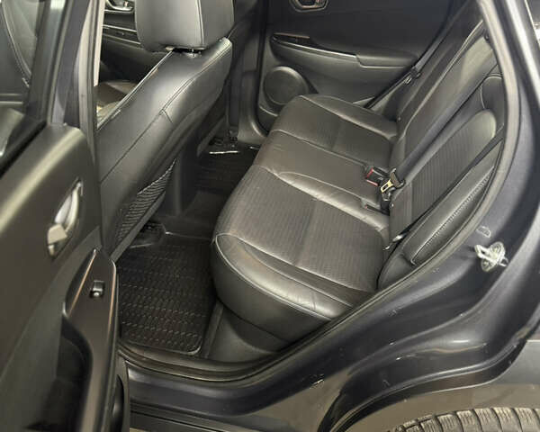 Серый Хендай Kona Electric, объемом двигателя 0 л и пробегом 137 тыс. км за 16700 $, фото 16 на Automoto.ua