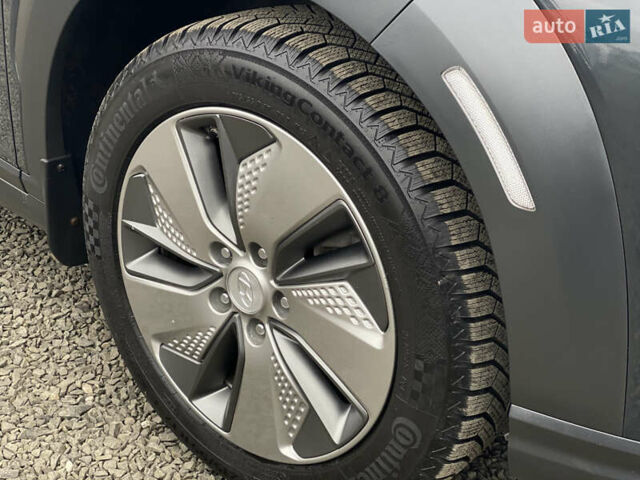 Серый Хендай Kona Electric, объемом двигателя 0 л и пробегом 89 тыс. км за 16900 $, фото 35 на Automoto.ua