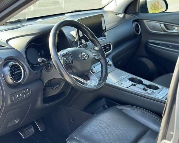 Сірий Хендай Kona Electric, об'ємом двигуна 0 л та пробігом 207 тис. км за 16800 $, фото 13 на Automoto.ua