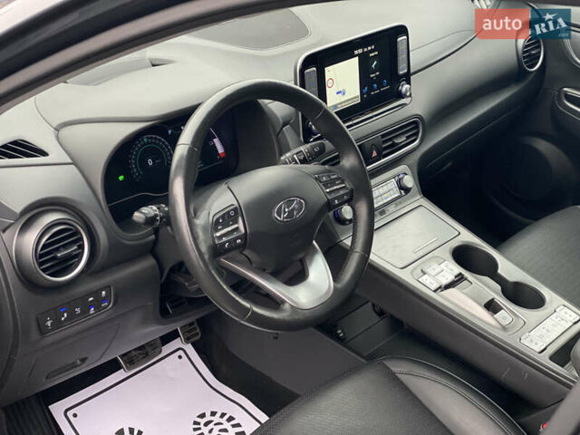 Серый Хендай Kona Electric, объемом двигателя 0 л и пробегом 89 тыс. км за 16900 $, фото 54 на Automoto.ua