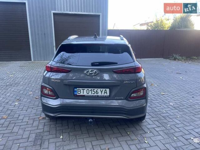 Серый Хендай Kona Electric, объемом двигателя 0 л и пробегом 140 тыс. км за 16999 $, фото 3 на Automoto.ua
