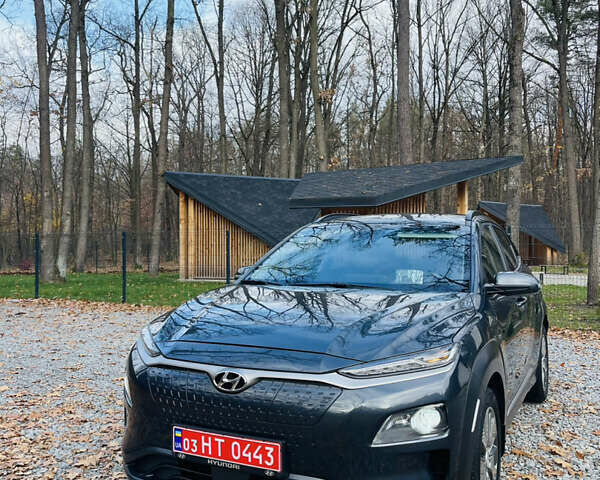 Серый Хендай Kona Electric, объемом двигателя 0 л и пробегом 112 тыс. км за 16700 $, фото 1 на Automoto.ua
