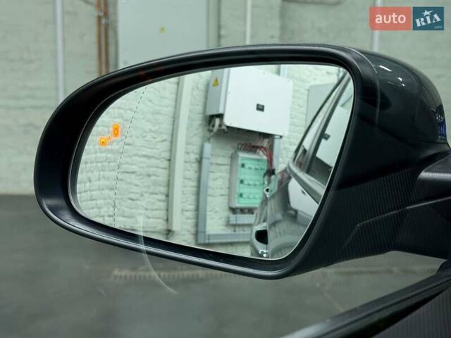 Серый Хендай Kona Electric, объемом двигателя 0 л и пробегом 113 тыс. км за 17094 $, фото 9 на Automoto.ua